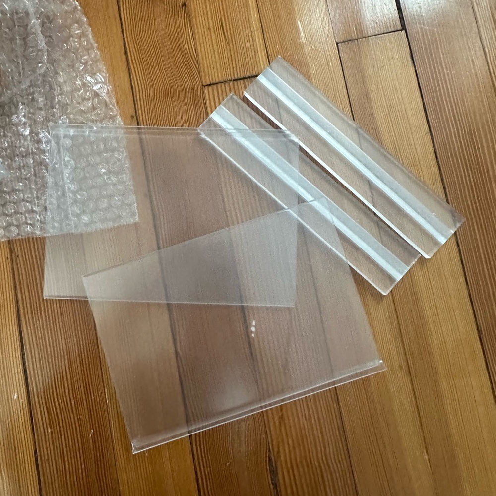 🌸 NWT acrylic signs